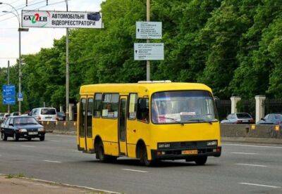 Зупинитись і вийти під час тривоги: у Києві відсьогодні всіх пасажирів виганятимуть з транспорту