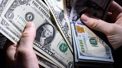 ЦБ продлил ограничения на снятие иностранной наличной валюты на 6 месяцев