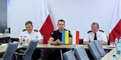 Польша передала Украине 200 пожарных автомобилей и гуманитарную помощь