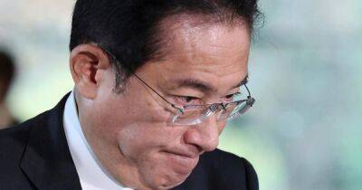 Правительство Японии в полном составе ушло в отставку: что случилось