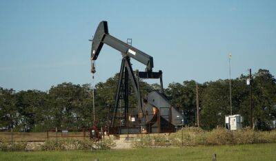 Эдвард Мойя - Нефть дешевеет из-за роста запасов сырой нефти в США - minfin.com.ua - США - state Texas - Украина - Иран - Reuters