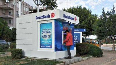 В Турции начали принимать карты российских банков