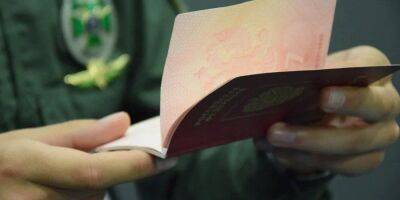 Проводятся проверки. Более 110 россиян подали заявки на получение украинской визы — МИД