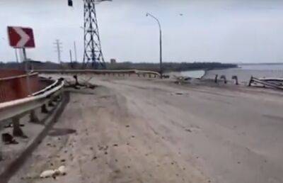 У мережі з'явилося відео з наслідками удару по мосту у районі Каховської ГЕС