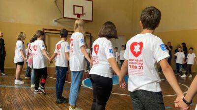 Украинские дети в футболках с флагом Израиля учат "крав-мага" во Львове
