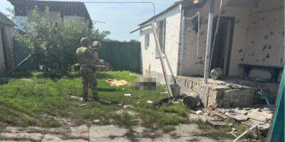 Двое погибших. Оккупанты обстреляли кассетными боеприпасами поселок в Харьковской области — полиция