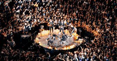 Coldplay вместе с Вакарчуком исполнили в Брюсселе хит "Океана Эльзы" (видео)