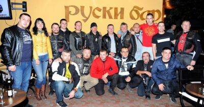 В Черногории официанты носили одежду с символикой российских оккупантов (фото)