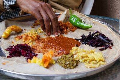 Жительница Хайфы выплатит 25 000 шекелей за критику эфиопских блюд