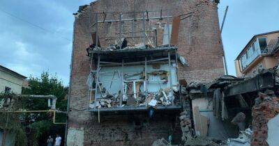Армия РФ обстреляла Харьков: ракета попала во двор жилого дома в центре города (фото)