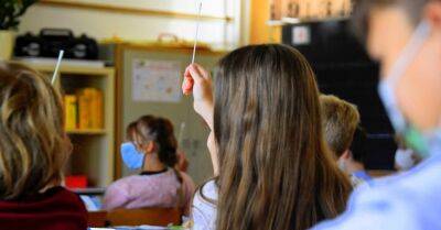 Рижские школьники могут получить 50 евро на поддержку образования – как это сделать