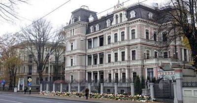 Посольство России в Латвии отказывается "переезжать" на улицу Независимости Украины