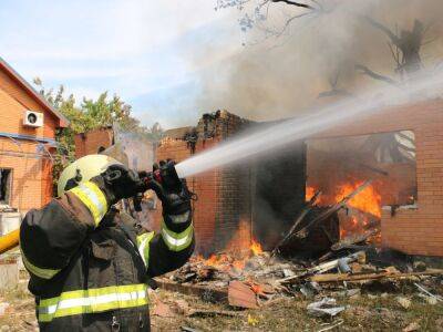 В Харьковской области вторые сутки подряд массированно обстреливали Циркуны, в селе вспыхнуло более 10 пожаров
