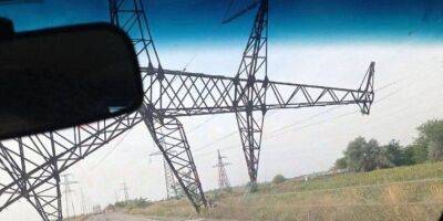 «Оккупанты скажут — усталость металла». В Херсонской области упали электроопоры между ЗАЭС и Крымом — Хлань