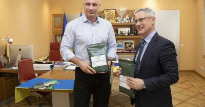 Виталий Кличко встретился с послом Израиля: Получили 50 тысяч упаковок питания с подогревом для ВСУ