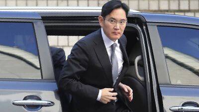 Пак Кынхе - Ли Чжэен - Глава концерна Samsung помилован ради спасения экономики страны - ru.euronews.com - Южная Корея