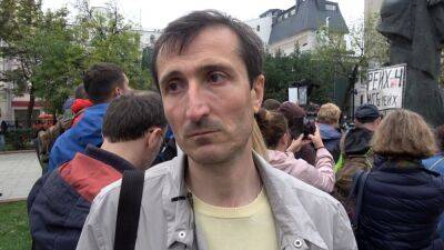 Задержанного московского депутата Сергея Цукасова везут в суд