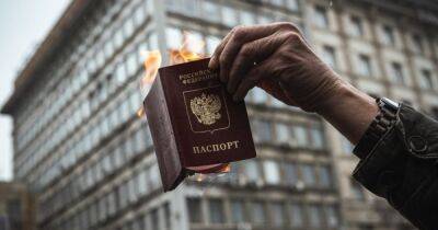 Въезд в ЕС запрещен. Россиянам хотят перестать выдавать шенгенские визы