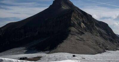 Вековые льды на горном перевале в Швейцарии тают на глазах (фото)