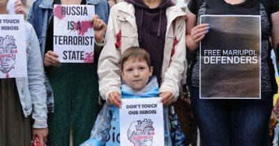 "Трибунал" в Мариуполе. Кого Россия хочет посадить в клетки