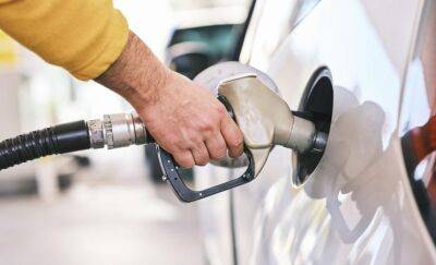 Крупные сети АЗС продолжили снижать цены на топливо