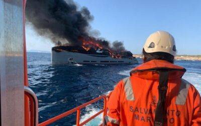В Испании сгорела суперъяхта стоимостью около $23 млн