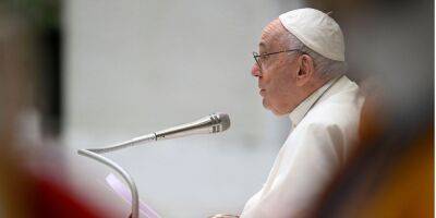 Зеленский рассказал папе Франциску о преступлениях России в Украине