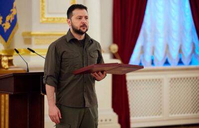 Зеленский выступил за продление военного положения и всеобщей мобилизации на Украине