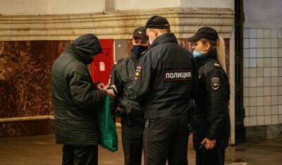 Граждан Таджикистана отправили в колонию за нападение на полицейских в московском метро