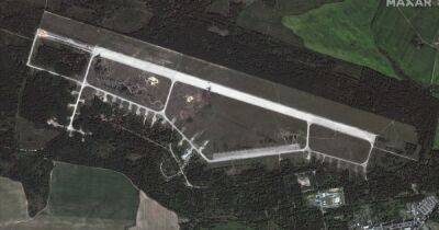 Сдетонировал танк? Спутники зафиксировали последствия взрывов на белорусском аэродроме "Зябровка" (ФОТО)