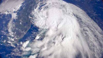 Потужний тропічний шторм обрушився на Японію (відео)