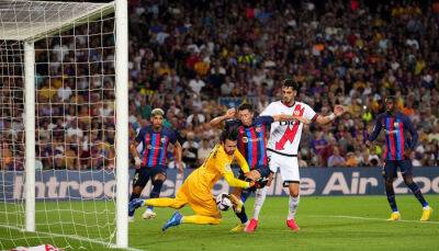 Барселона сенсационно сыграла вничью с Райо Вальекано
