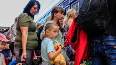 Минобороны РФ: Из Украины эвакуировано 28 тысяч человек за сутки