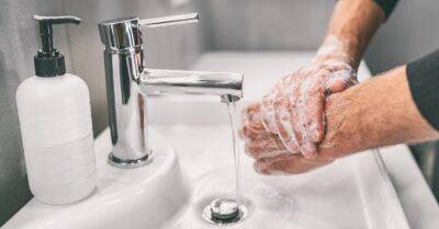 Опрос: 73% жителей Латвии недостаточно долго моют руки