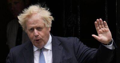 Экс-премьер Борис Джонсон может вернуться в журналистику после оставки, — The Guardian