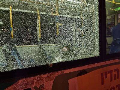 Возле Стены Плача в Иерусалиме неизвестный расстрелял автобус. Ранены семь человек, включая беременную женщину
