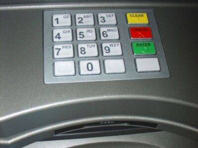 Россиянам подсказали, что делать, если банкомат «съел» деньги