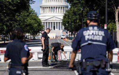 Вооруженный мужчина протаранил ограждение Капитолия в Вашингтоне