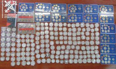 Гродненские таможенники обнаружили в легковом автомобиле коллекционные монеты и криптокошельки стоимостью более 64 тысячи рублей