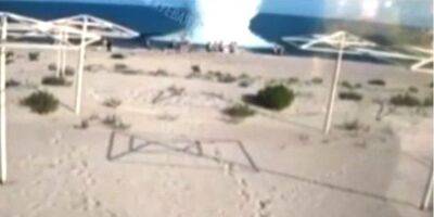 Появилось видео взрыва мины на пляже в Затоке, в результате которого погибли два человека