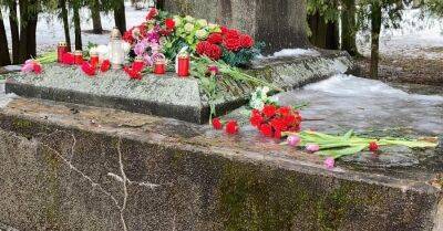 Прокуратура закрыла дело о краже пушки с мемориала советским воинам в Екабпилсе