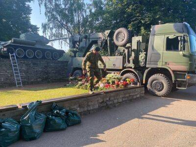 Эстония демонтирует советские памятники в русскоговорящем городе Нарва