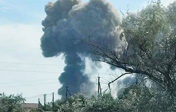Новые взрывы в Крыму: над Симферополем поднимается дым