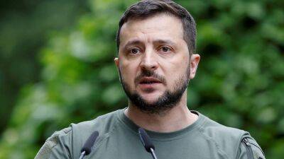 Владимир Зеленский призвал крымчан не приближаться к военным объектам