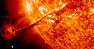 На Солнце 19 вспышек. К Земле летит огромный поток плазмы, который вызовет сильную геомагнитную бурю