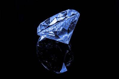 Страны Запада требуют запретить алмазы из России, называя их «кровавыми»