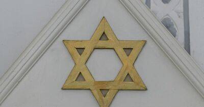 В Московской Хоральной синагоге разбили окно и оставили послание на стене, - росСМИ