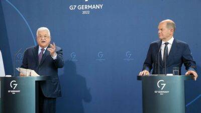 Махмуд Аббас - Олафа Шольца - Канцлер Германии осудил высказывание лидера Палестины Аббаса о "50 Холокостах" - unn.com.ua - Украина - Киев - Израиль - Германия - Берлин - Палестина