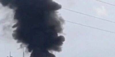 «Гарантированно уничтожено Су-24». Арестович сообщил подробности взрывов на аэродроме под Симферополем