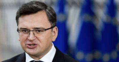 Кулеба призвал мир ввести более жесткие санкции против РФ после удара по Харькову